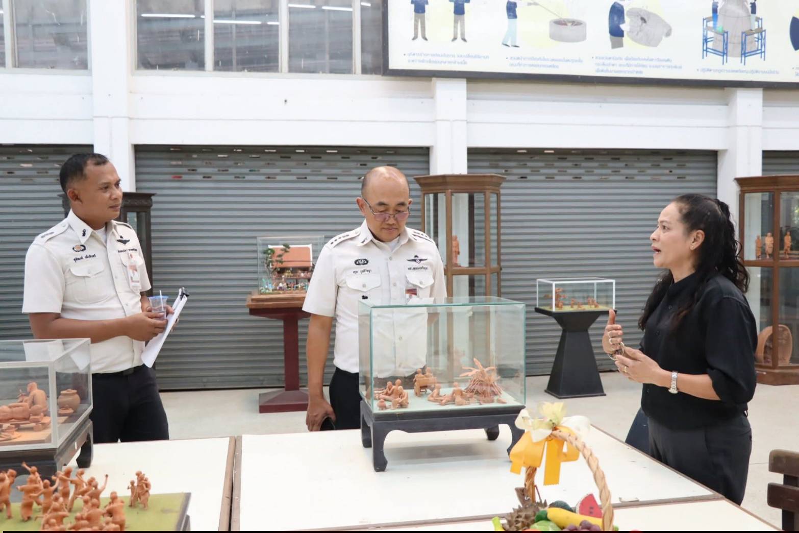 title - ผู้อำนวยการศูนย์ส่งเสริมและพัฒนาอาชีพเสริมนอกภาคการเกษตร ให้การต้อนรับ ผู้อำนวยการทัณฑสถานวัยหนุ่มพระนครศรีอยุธยา พร้อมด้วย ผู้อำนวยการส่วนและหัวหน้าฝ่ายทัณฑสถานฯ เข้าเยี่ยมชมแผนกฝึกอบรมทั้ง 12 แผนก และพื้นที่ภายในศูนย์ส่งเสริมและพัฒนาอาชีพเสริมนอกภาคการเกษตร 